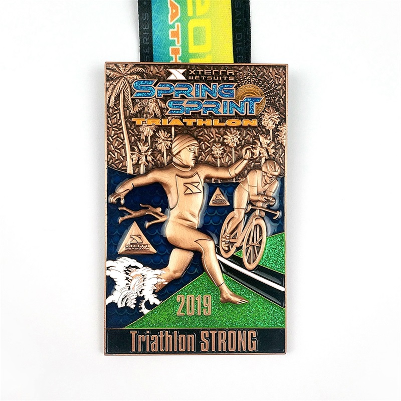 Medaglia sportiva in metallo a forma di forma personalizzata per l\'ingrosso medaglia di triathlon