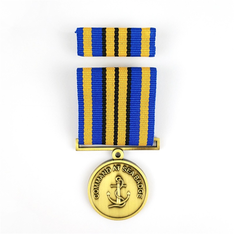 Medaglia d\'onore del premio per spine personalizzate a smalto soft con il cordino breve